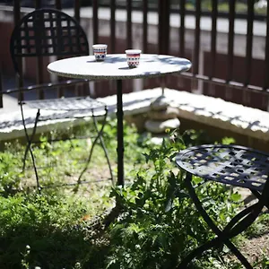 With Lovely Garden Appartement